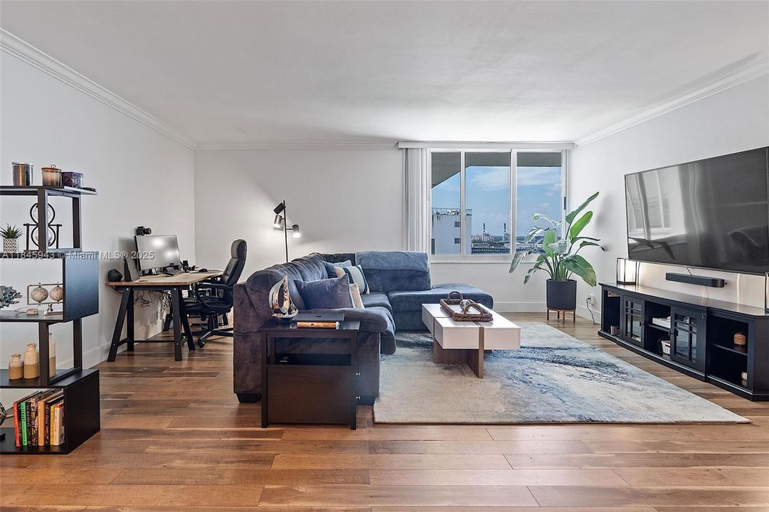 For Sale: $459,000 (1 beds, 1 baths, 970 Square Feet)