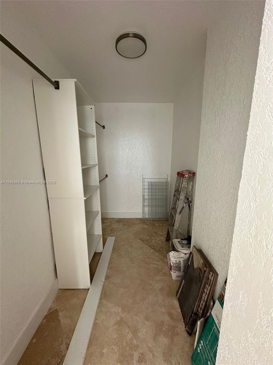 合同活跃: $425,000 (1 贝兹, 1 浴室, 850 平方英尺)