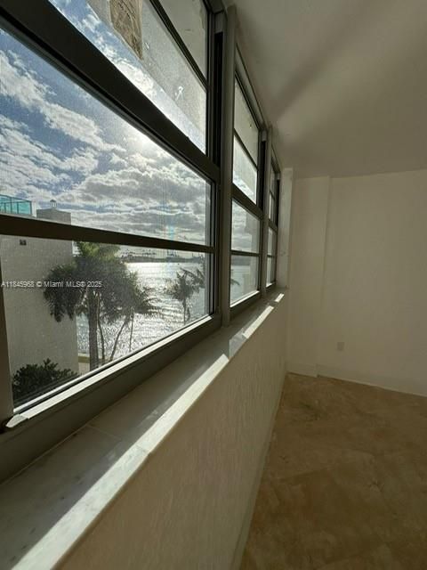 合同活跃: $425,000 (1 贝兹, 1 浴室, 850 平方英尺)