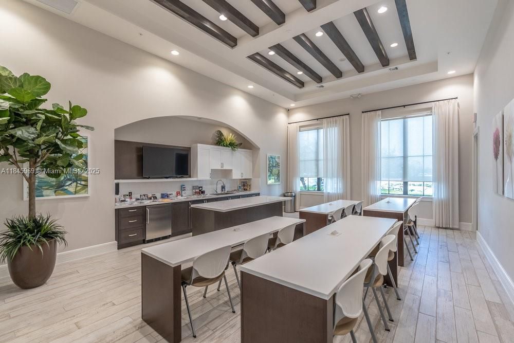 最近租的: $2,200 (3 贝兹, 2 浴室, 1924 平方英尺)