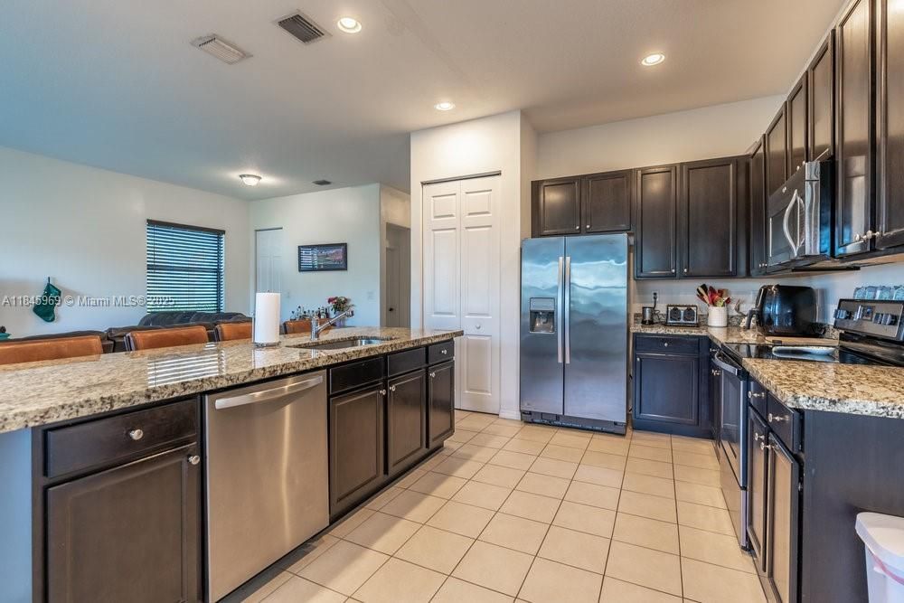 最近租的: $2,200 (3 贝兹, 2 浴室, 1924 平方英尺)