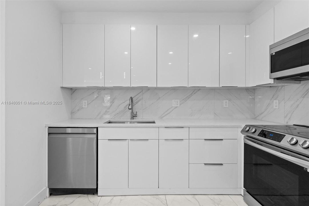 Recently Rented: $6,500 (4 beds, 3 baths, 1694 Square Feet)