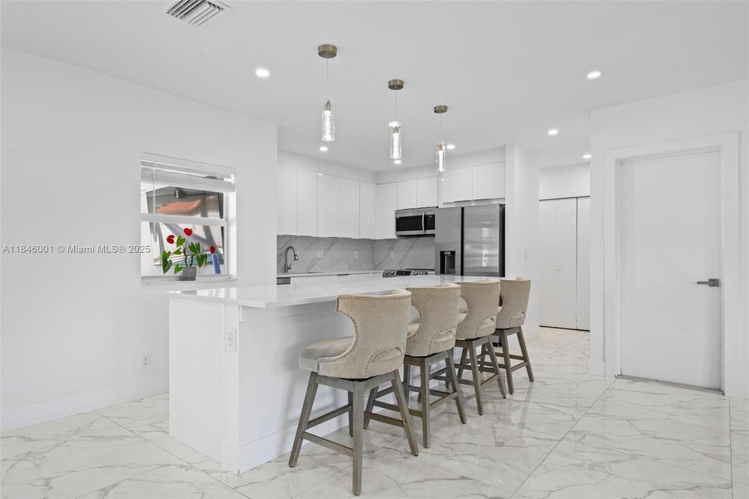 Recently Rented: $6,500 (4 beds, 3 baths, 1694 Square Feet)