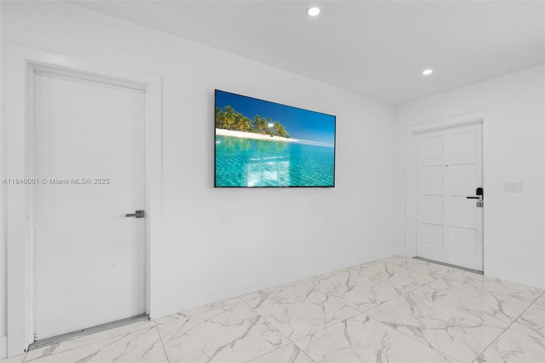 Recently Rented: $6,500 (4 beds, 3 baths, 1694 Square Feet)