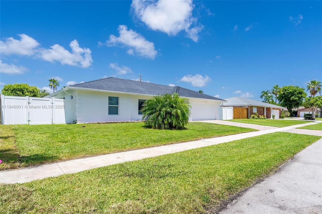 Recently Rented: $6,500 (4 beds, 3 baths, 1694 Square Feet)