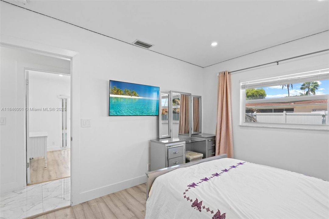 Recently Rented: $6,500 (4 beds, 3 baths, 1694 Square Feet)