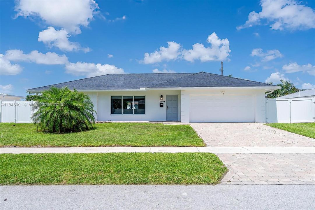 Recently Rented: $6,500 (4 beds, 3 baths, 1694 Square Feet)