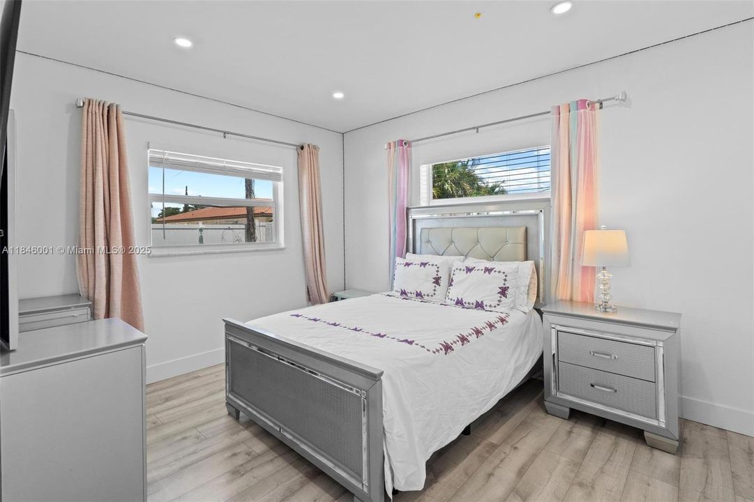 Recently Rented: $6,500 (4 beds, 3 baths, 1694 Square Feet)