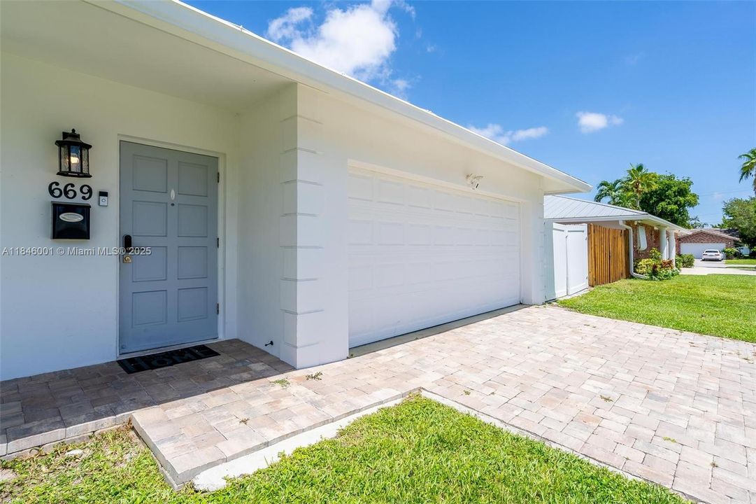 Recently Rented: $6,500 (4 beds, 3 baths, 1694 Square Feet)