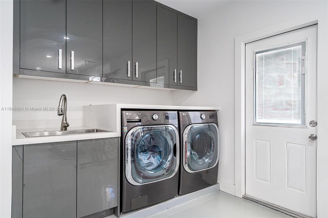 Recently Rented: $6,500 (4 beds, 3 baths, 1694 Square Feet)