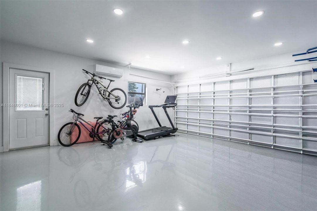 Recently Rented: $6,500 (4 beds, 3 baths, 1694 Square Feet)