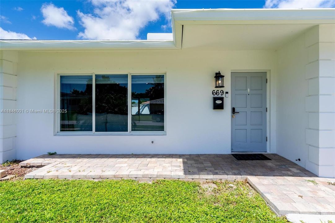 Recently Rented: $6,500 (4 beds, 3 baths, 1694 Square Feet)