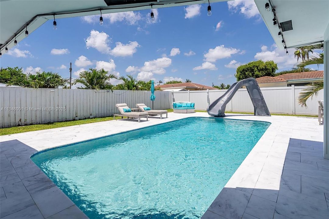 Recently Rented: $6,500 (4 beds, 3 baths, 1694 Square Feet)