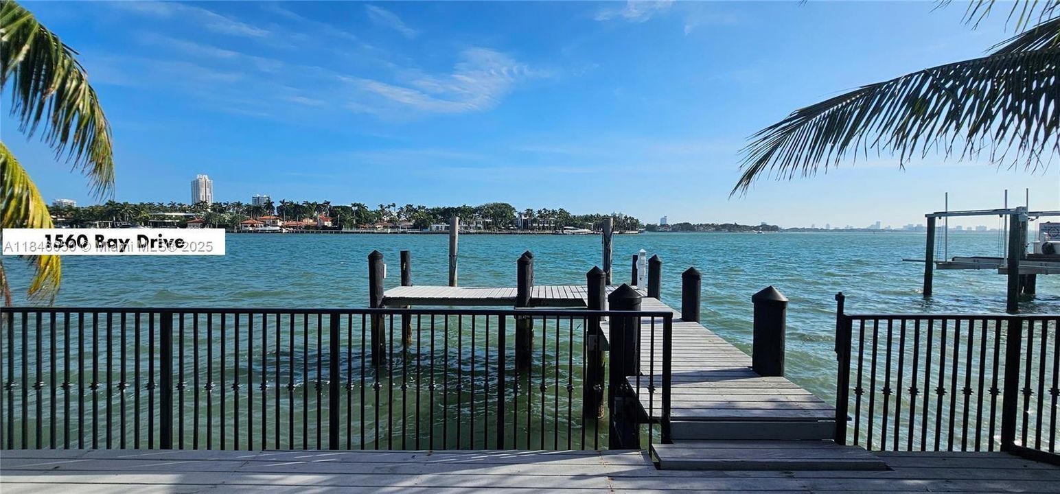 Vendido Recientemente: $6,000,000 (4 camas, 3 baños, 4385 Pies cuadrados)