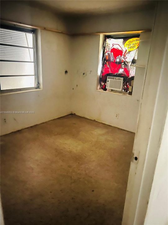 合同活跃: $289,999 (2 贝兹, 1 浴室, 893 平方英尺)