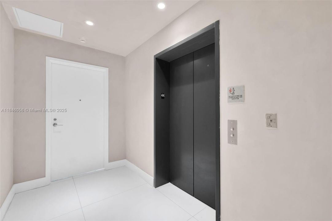 Recently Sold: $1,850,000 (3 beds, 4 baths, 1868 Square Feet)