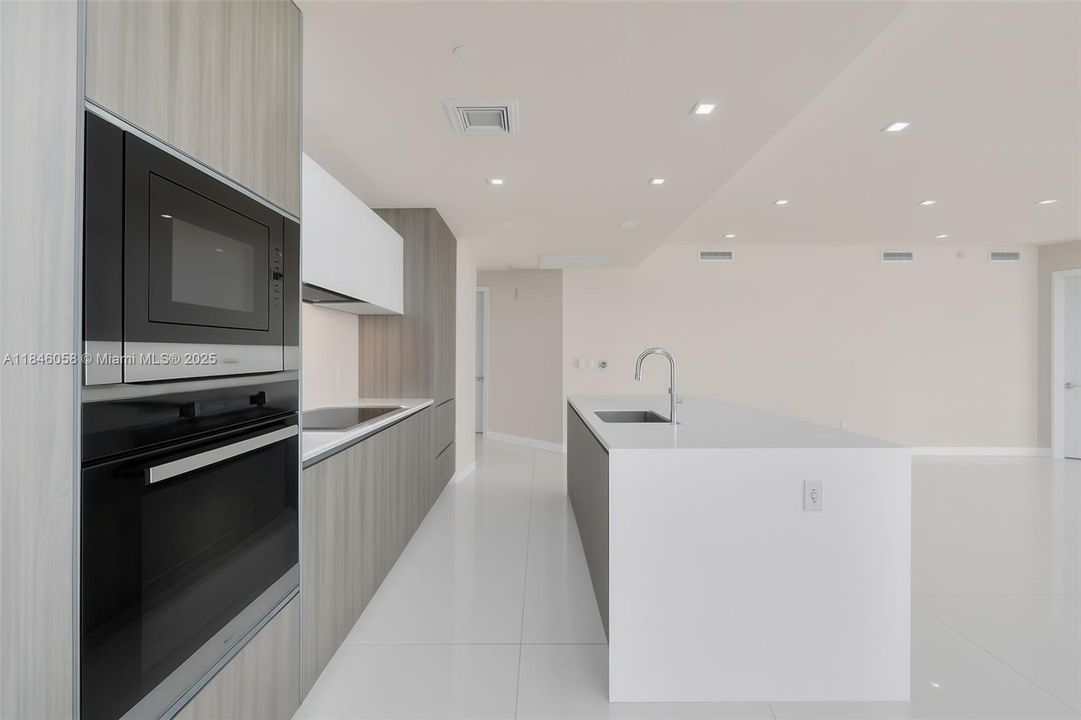 Recently Sold: $1,850,000 (3 beds, 4 baths, 1868 Square Feet)