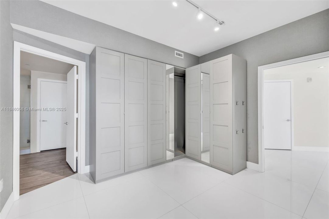 Recently Sold: $1,850,000 (3 beds, 4 baths, 1868 Square Feet)