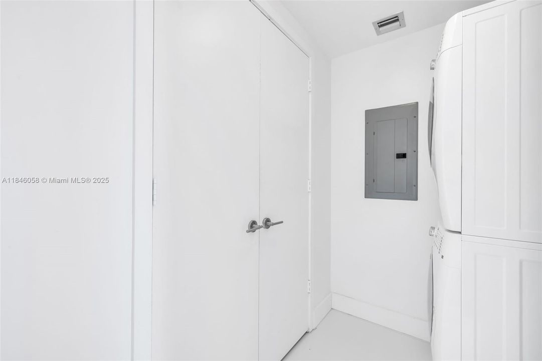 Recently Sold: $1,850,000 (3 beds, 4 baths, 1868 Square Feet)