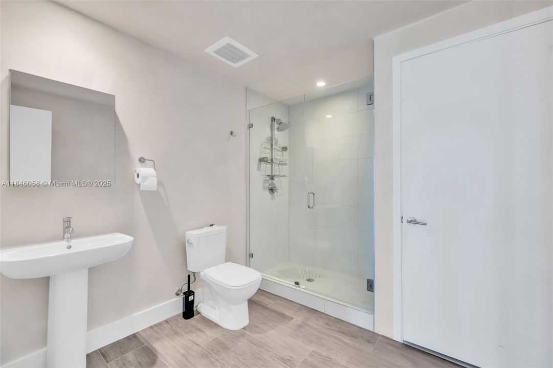 Recently Sold: $1,850,000 (3 beds, 4 baths, 1868 Square Feet)