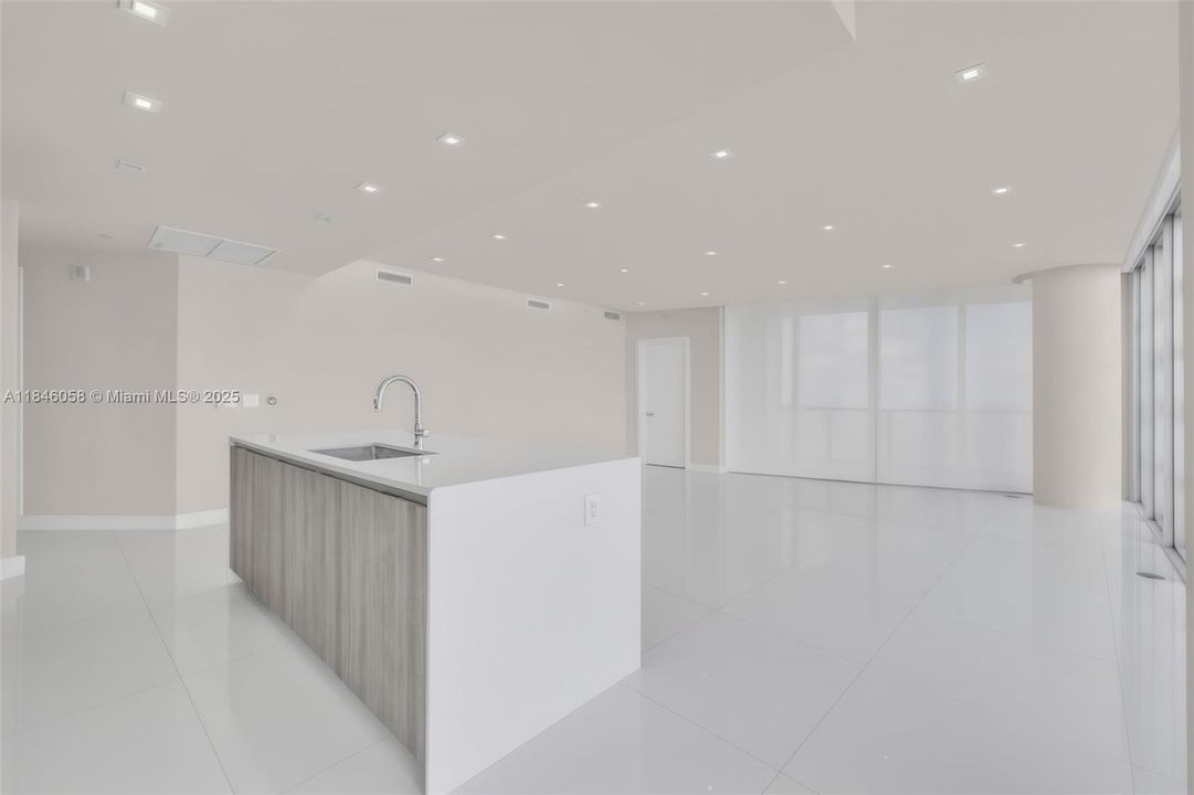 Recently Sold: $1,850,000 (3 beds, 4 baths, 1868 Square Feet)