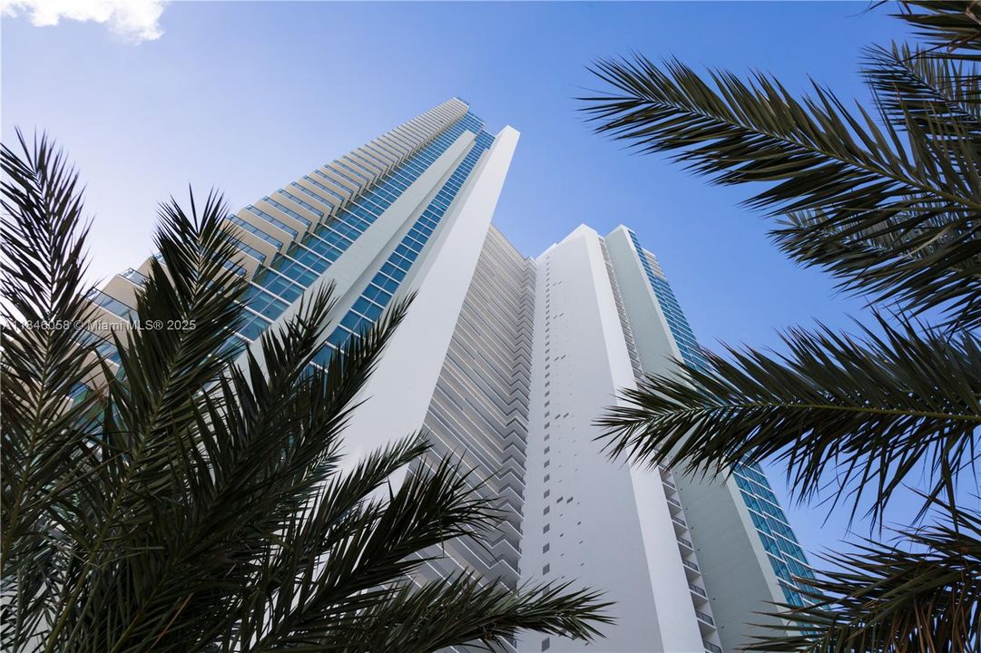 Recently Sold: $1,850,000 (3 beds, 4 baths, 1868 Square Feet)