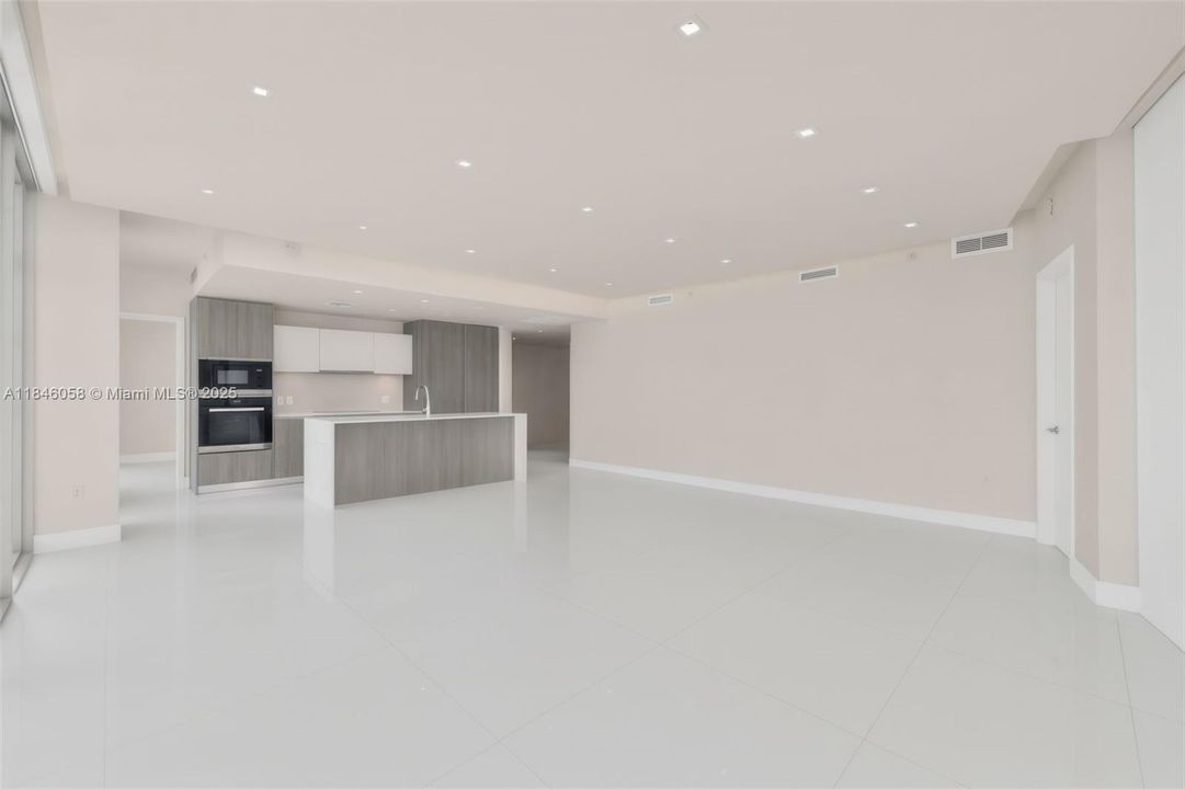 Recently Sold: $1,850,000 (3 beds, 4 baths, 1868 Square Feet)