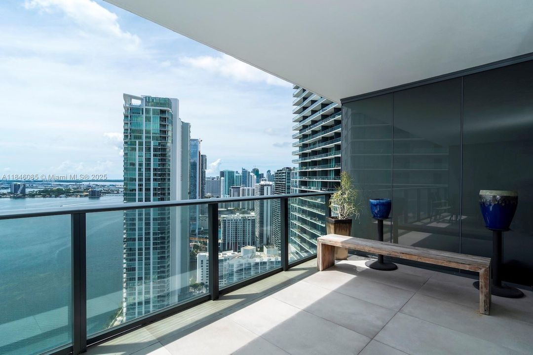 En Venta: $935,000 (2 camas, 2 baños, 1067 Pies cuadrados)