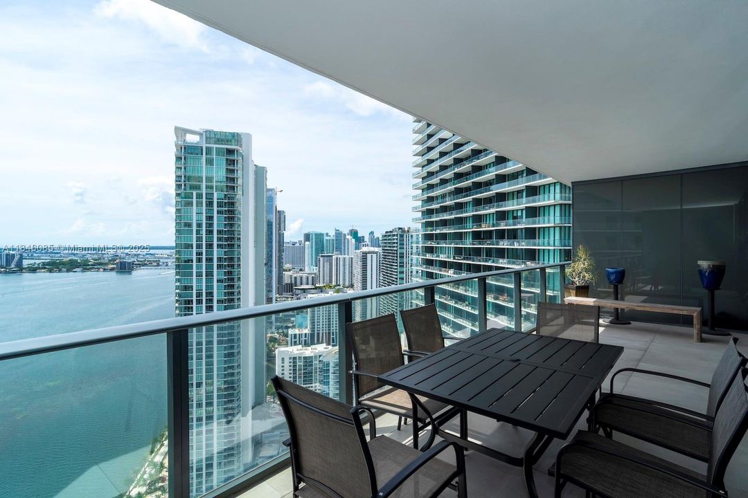 En Venta: $935,000 (2 camas, 2 baños, 1067 Pies cuadrados)