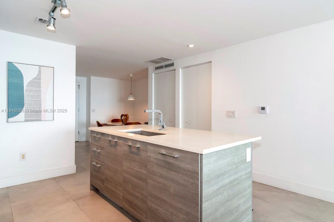 En Venta: $935,000 (2 camas, 2 baños, 1067 Pies cuadrados)
