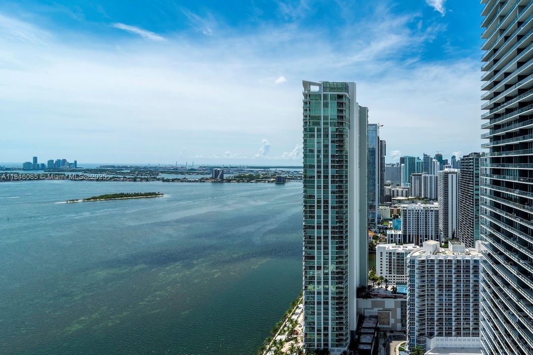 En Venta: $935,000 (2 camas, 2 baños, 1067 Pies cuadrados)