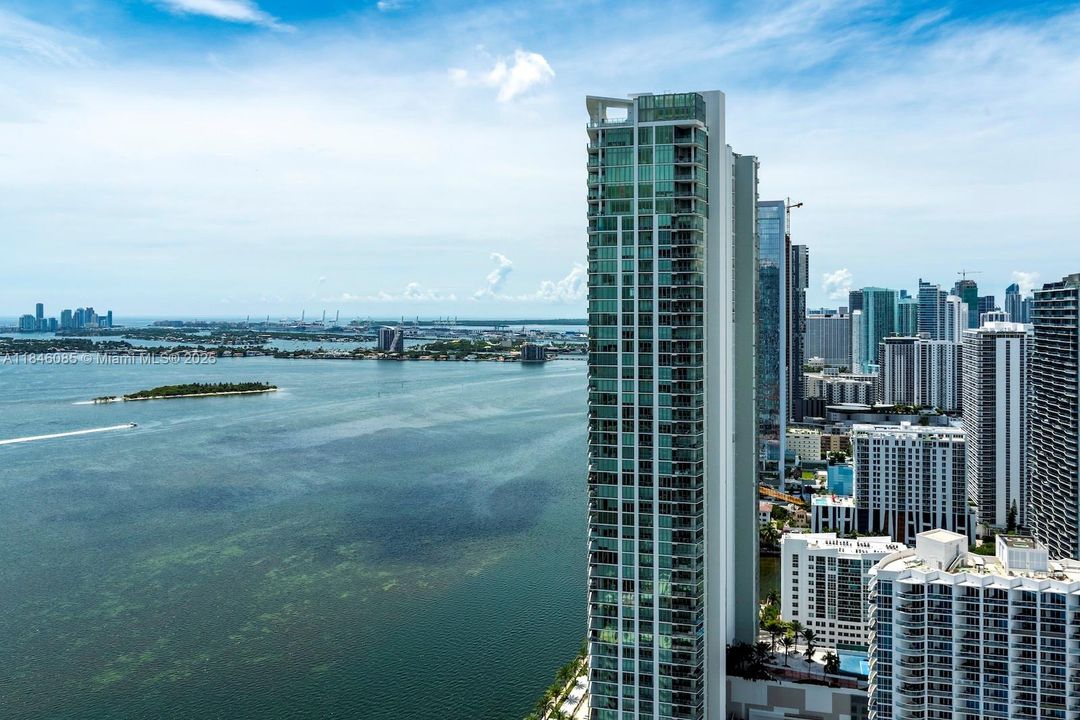 En Venta: $935,000 (2 camas, 2 baños, 1067 Pies cuadrados)