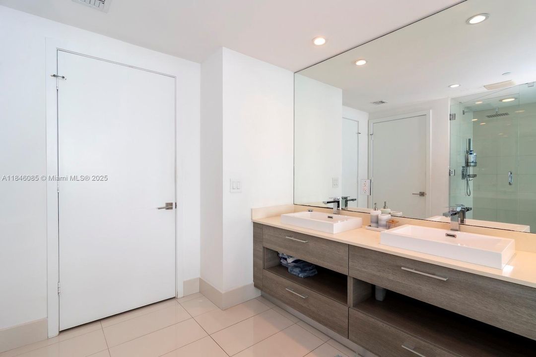 En Venta: $935,000 (2 camas, 2 baños, 1067 Pies cuadrados)