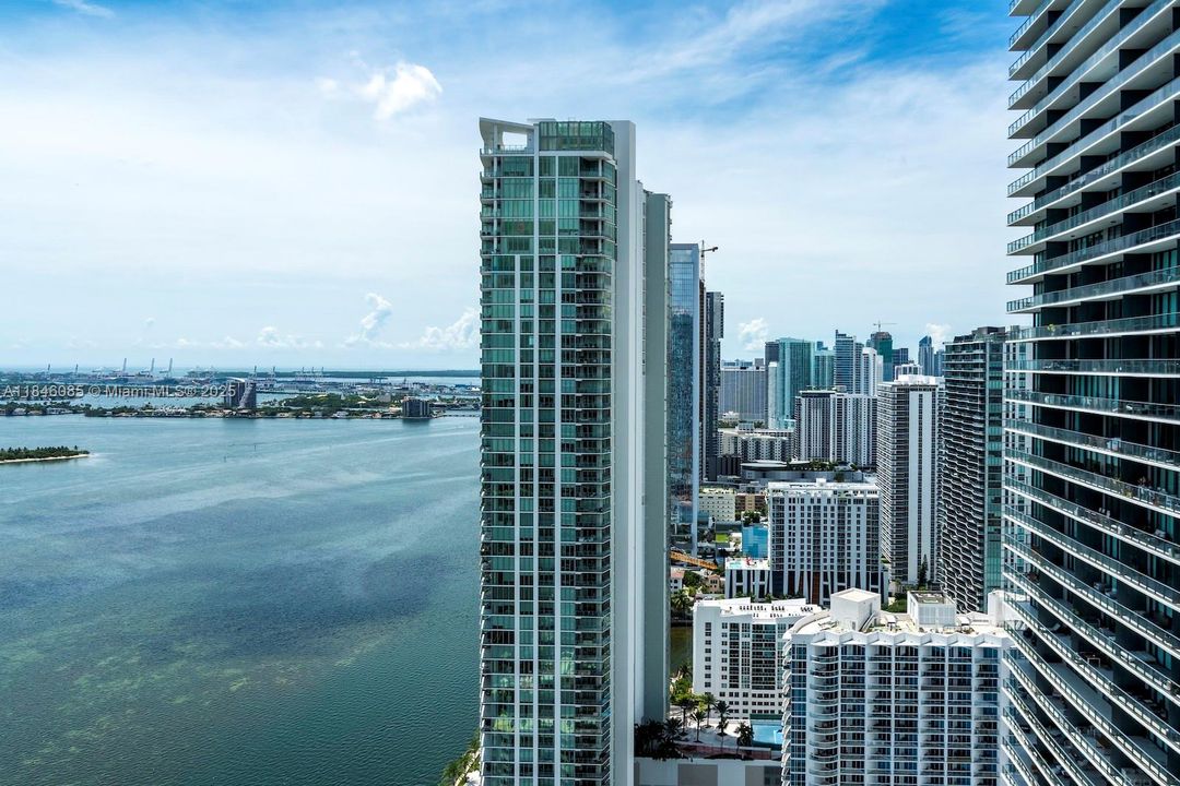 En Venta: $935,000 (2 camas, 2 baños, 1067 Pies cuadrados)