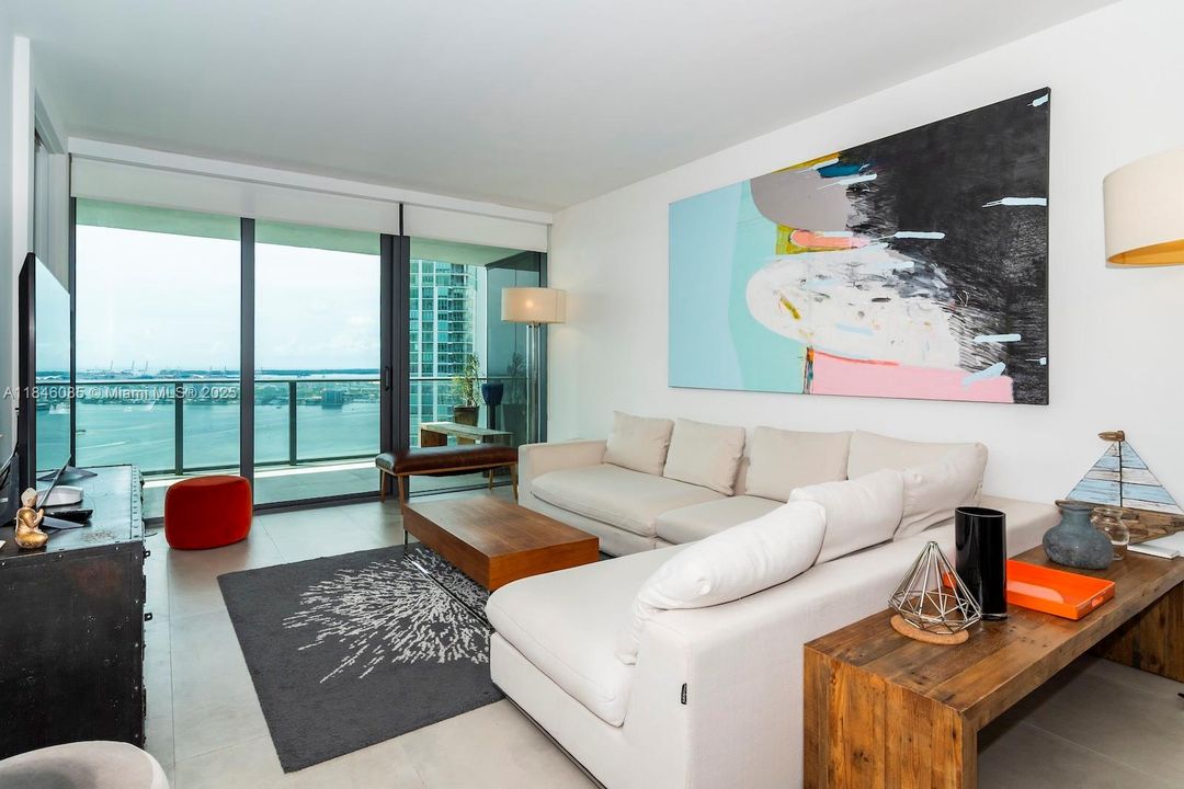 En Venta: $935,000 (2 camas, 2 baños, 1067 Pies cuadrados)