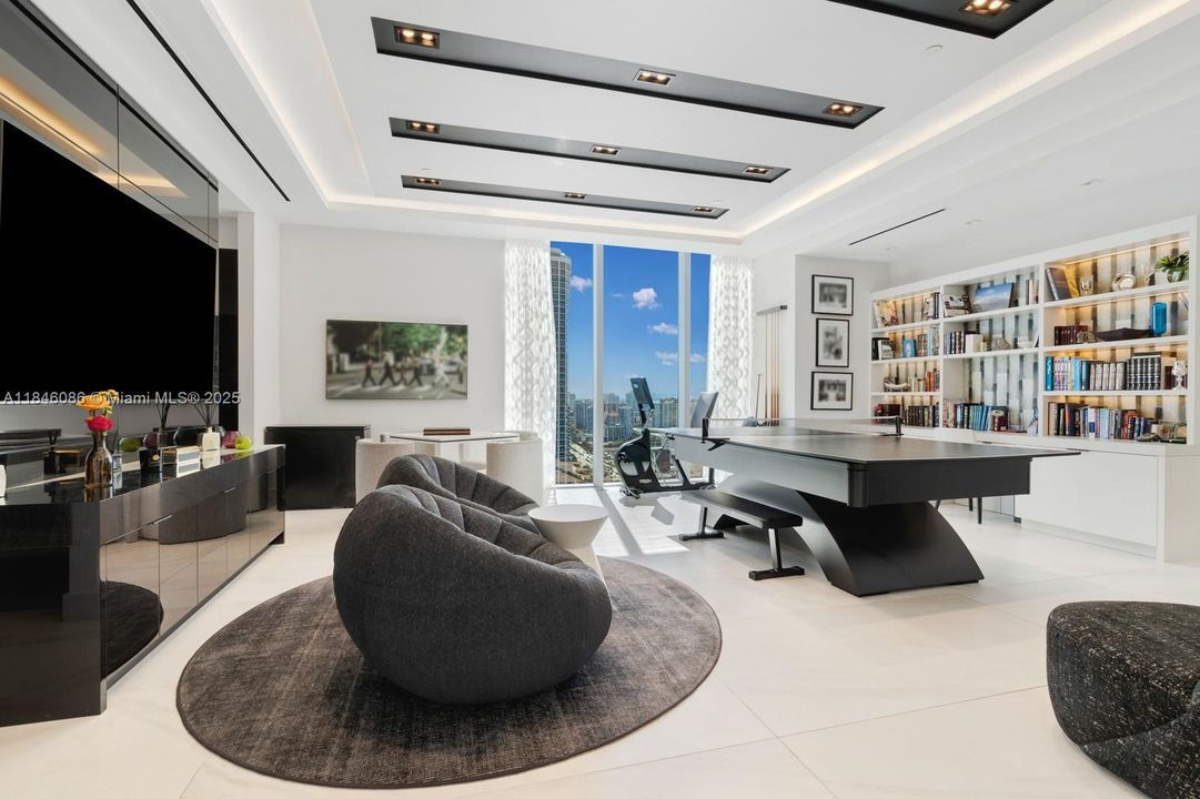 На продажу: $18,500,000 (5 спален, 5 ванн, 6735 Квадратных фут)