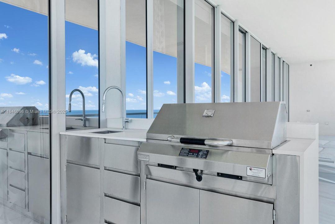 На продажу: $18,500,000 (5 спален, 5 ванн, 6735 Квадратных фут)