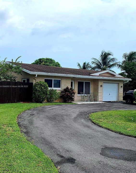 Recently Sold: $540,000 (4 beds, 3 baths, 1747 Square Feet)