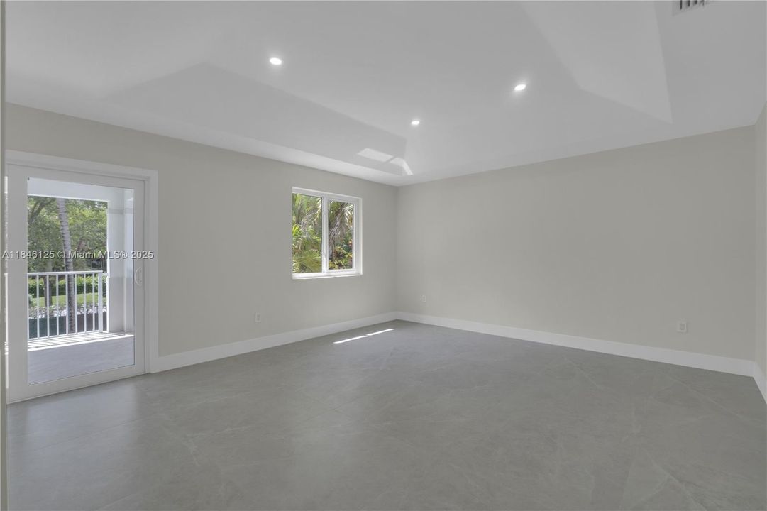 Recientemente alquilado: $9,000 (4 camas, 3 baños, 2965 Pies cuadrados)