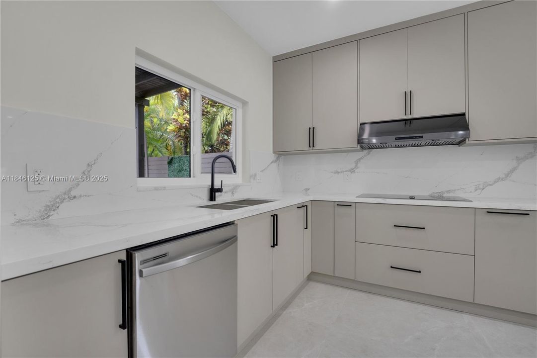 Recientemente alquilado: $9,000 (4 camas, 3 baños, 2965 Pies cuadrados)