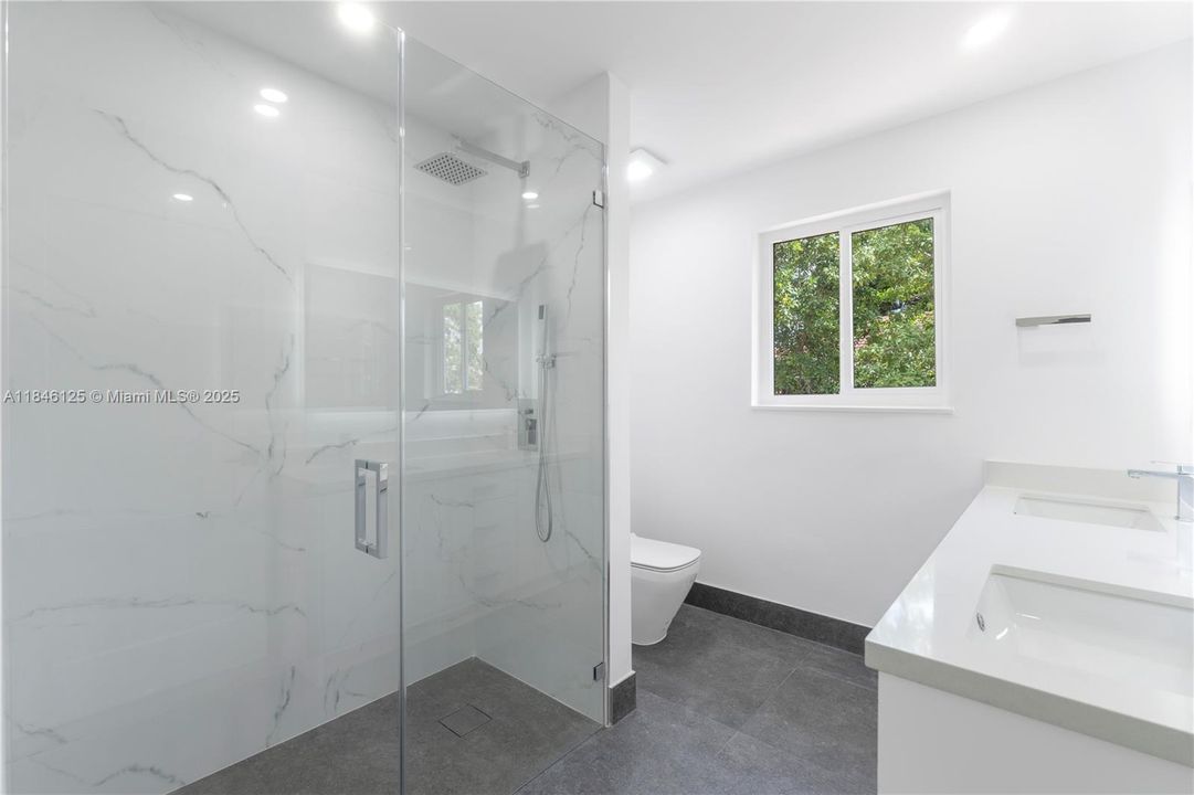 Recientemente alquilado: $9,000 (4 camas, 3 baños, 2965 Pies cuadrados)