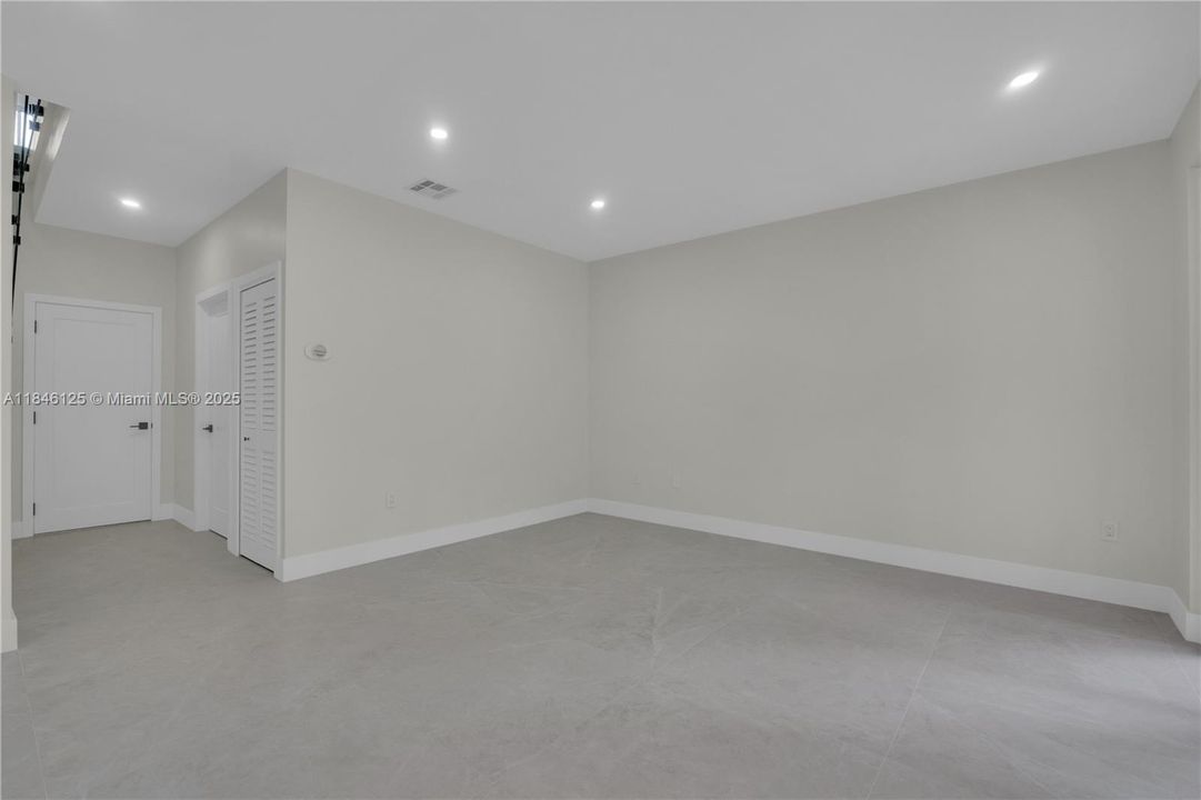 Recientemente alquilado: $9,000 (4 camas, 3 baños, 2965 Pies cuadrados)