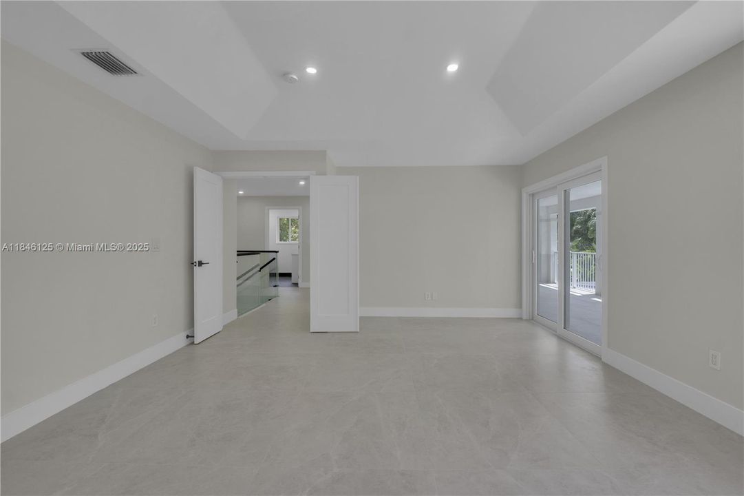 Recientemente alquilado: $9,000 (4 camas, 3 baños, 2965 Pies cuadrados)