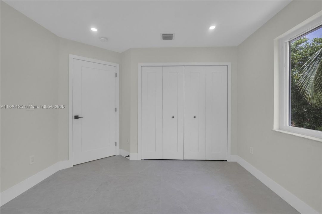 Recientemente alquilado: $9,000 (4 camas, 3 baños, 2965 Pies cuadrados)