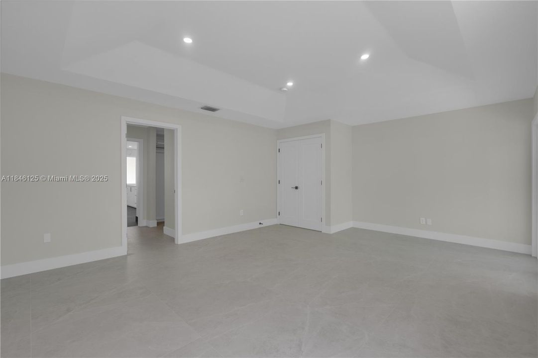 Recientemente alquilado: $9,000 (4 camas, 3 baños, 2965 Pies cuadrados)
