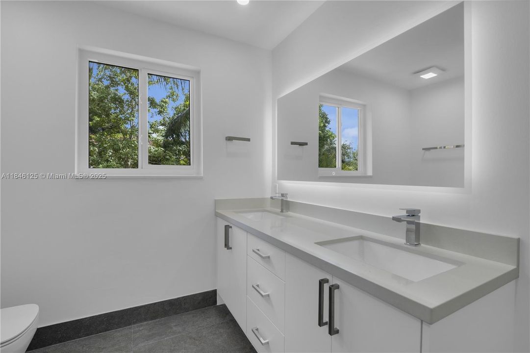 Recientemente alquilado: $9,000 (4 camas, 3 baños, 2965 Pies cuadrados)