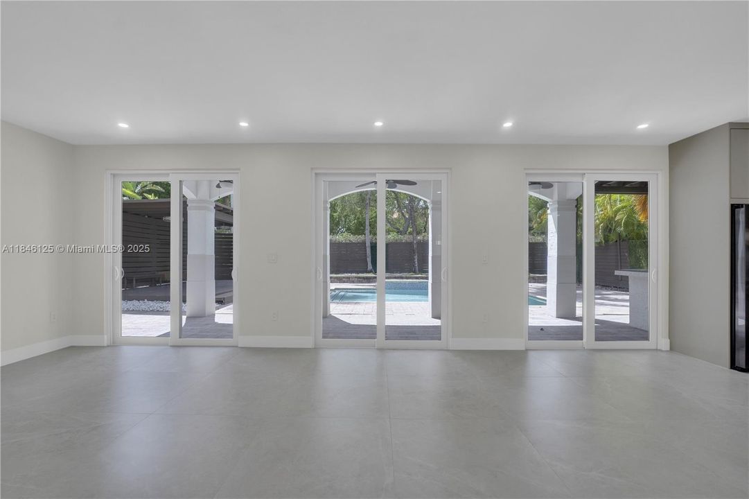Recientemente alquilado: $9,000 (4 camas, 3 baños, 2965 Pies cuadrados)