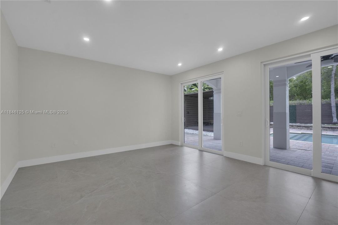 Recientemente alquilado: $9,000 (4 camas, 3 baños, 2965 Pies cuadrados)