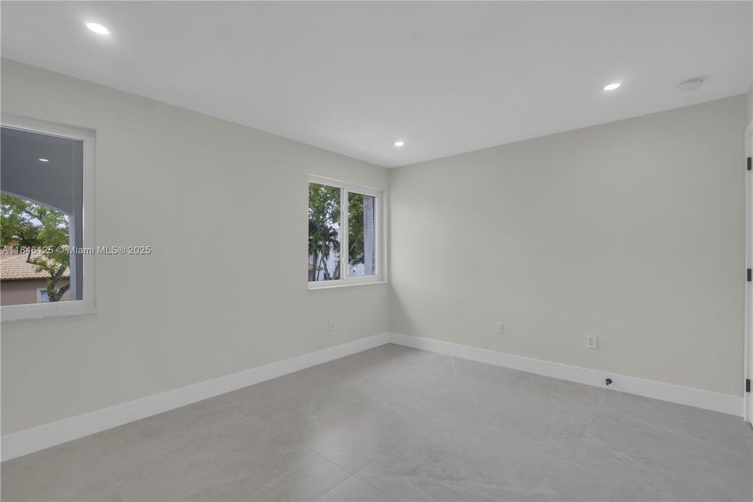 Recientemente alquilado: $9,000 (4 camas, 3 baños, 2965 Pies cuadrados)