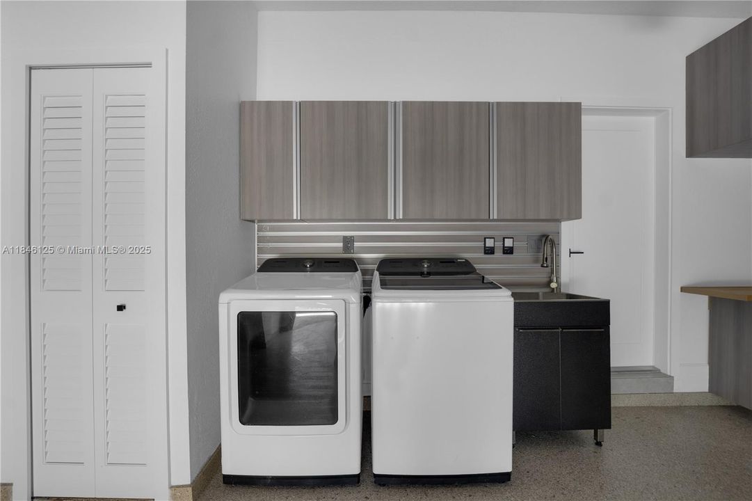 Recientemente alquilado: $9,000 (4 camas, 3 baños, 2965 Pies cuadrados)